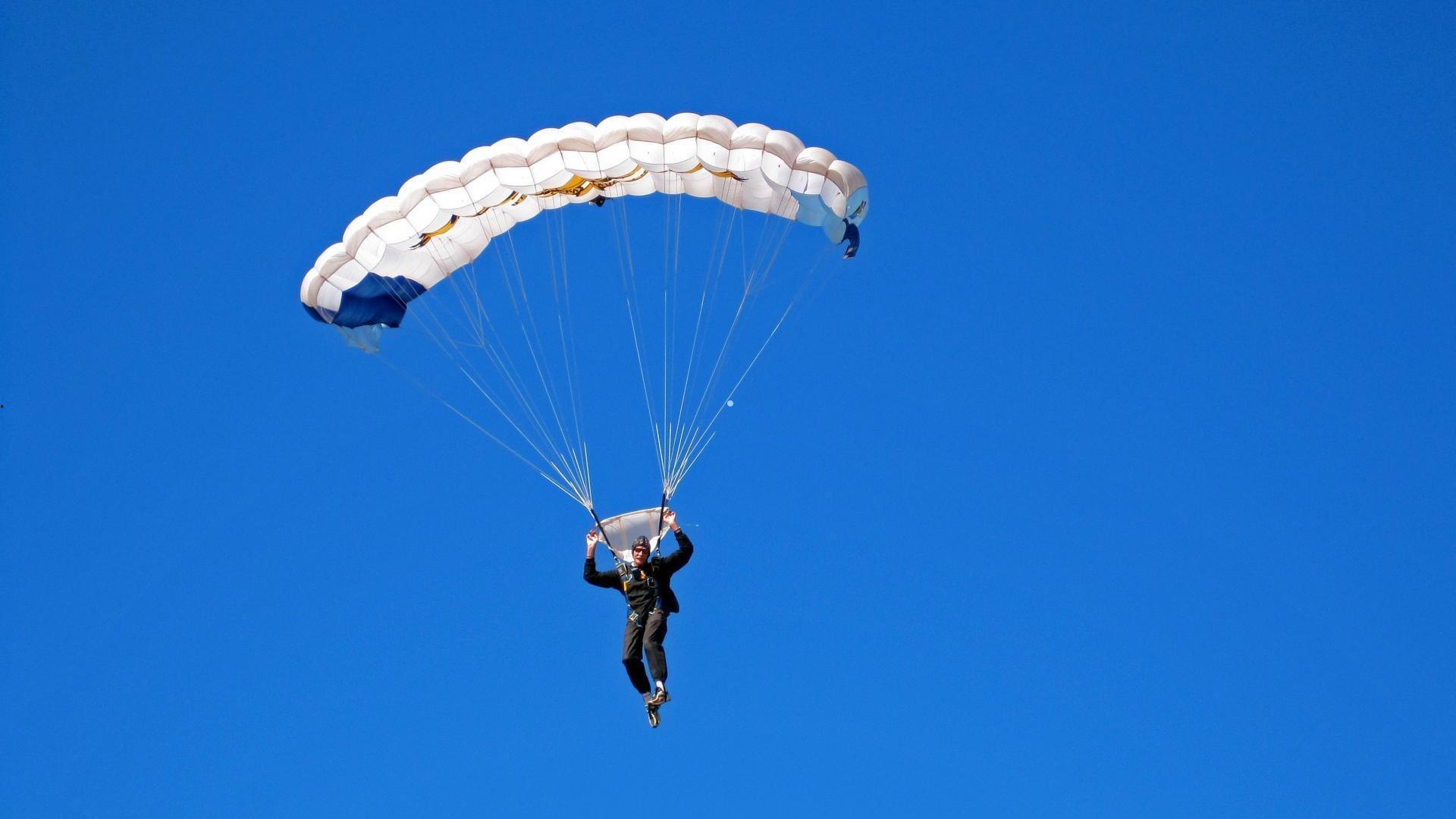 费迪南德温情寄语卡里克，曼市德比启新程，好运相伴战蓝月